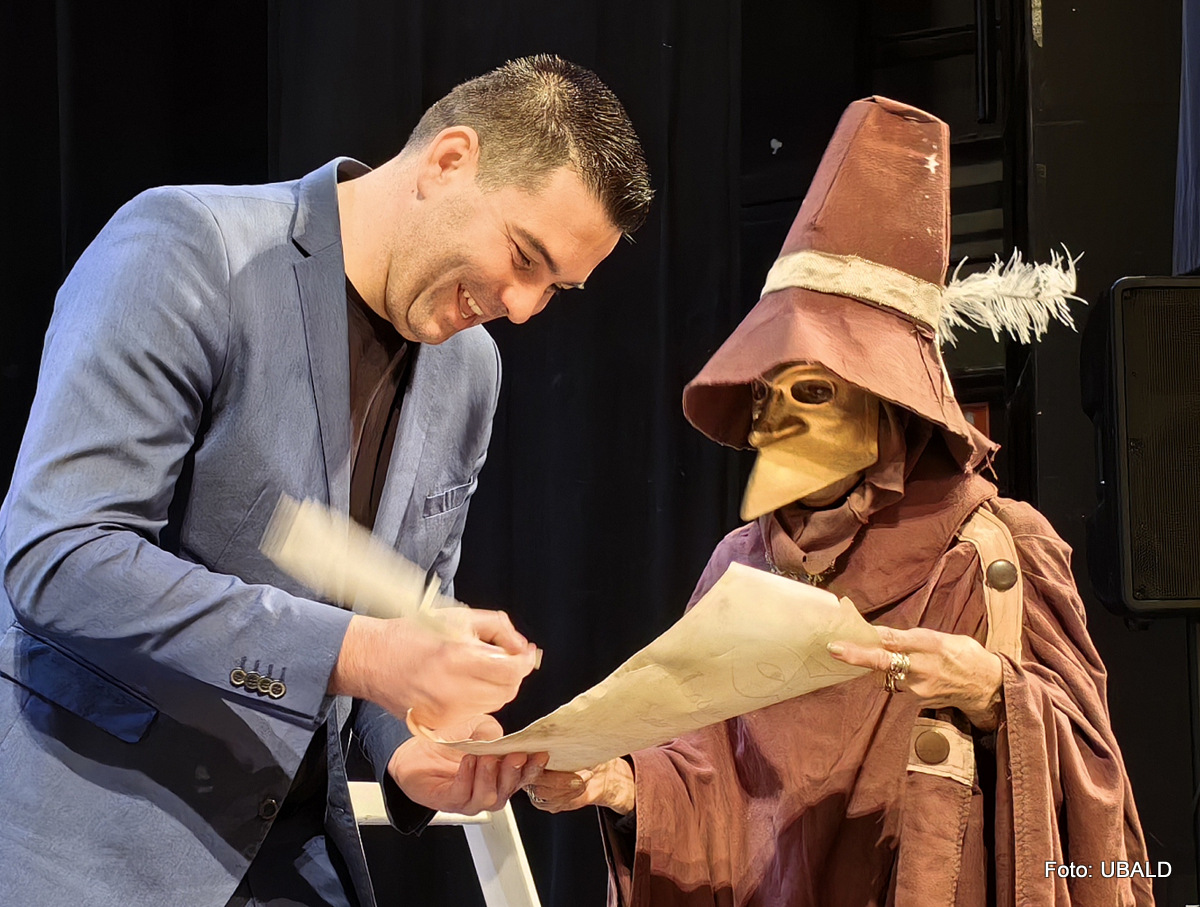 Foto Le chiavi della città di Pirano consegnate ai bambini in maschera