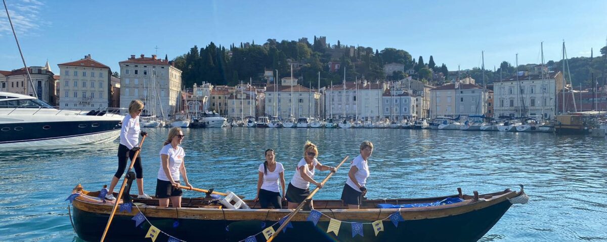 , Foto: Prikaz tradicionalnega veslanja stoje, Italijanska skupnost Giuseppe Tartini Piran